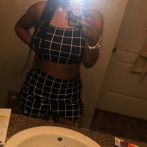 2 Piece Set - Picture 2 of 6